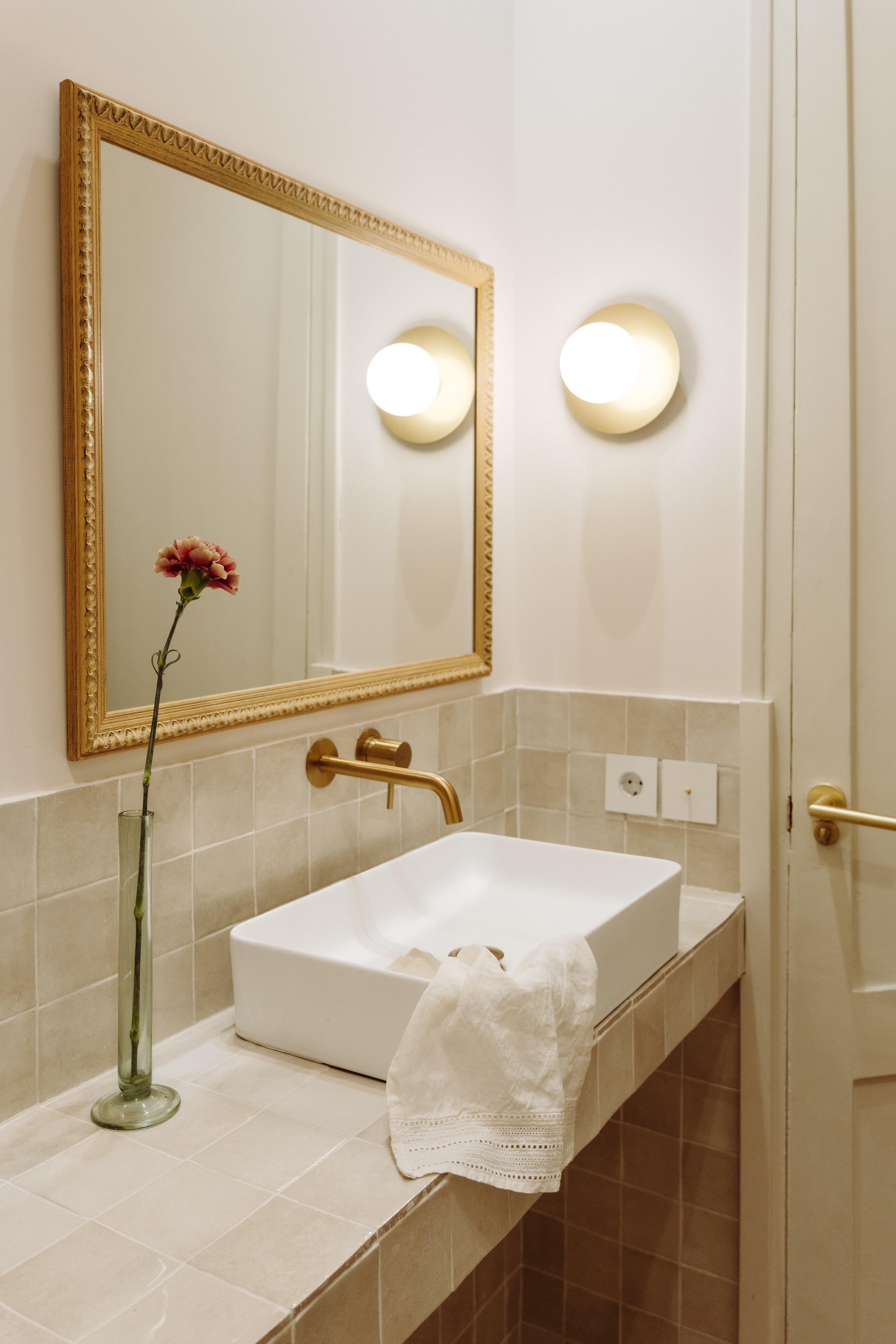 Detalle del grifo del lavabo