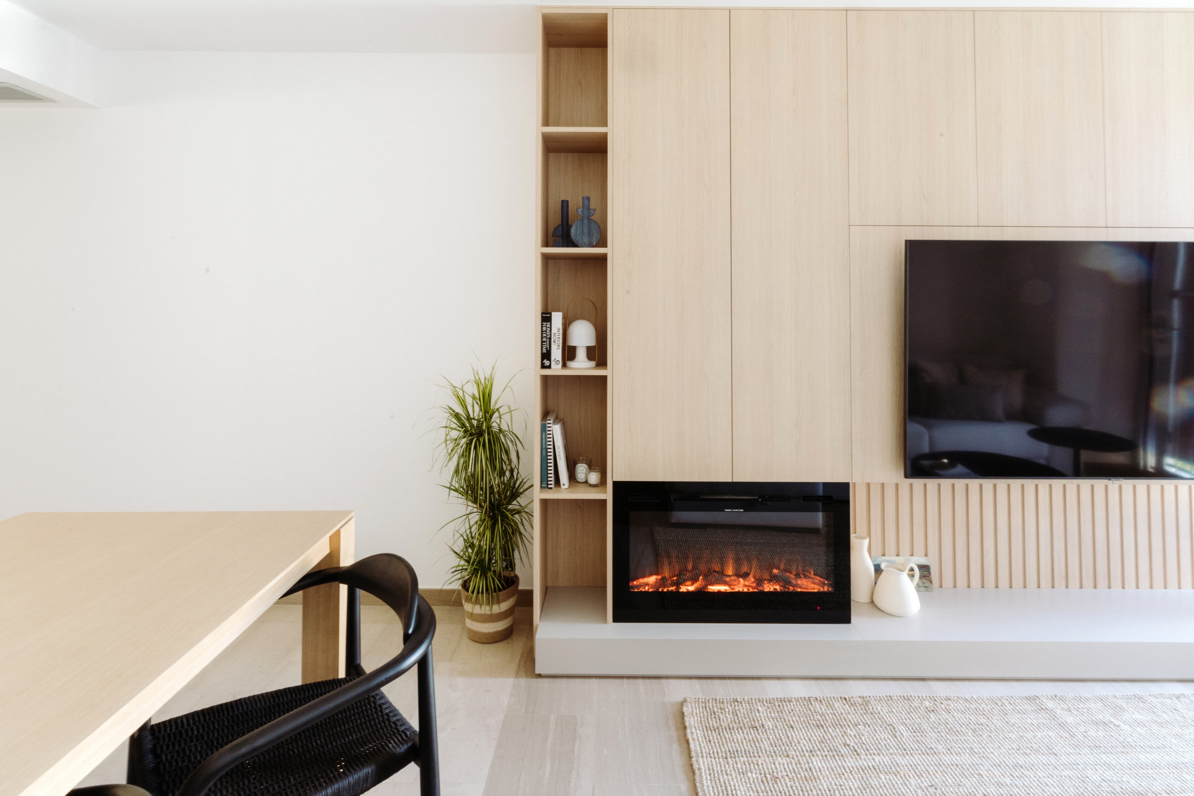 Mueble televisión y fuego