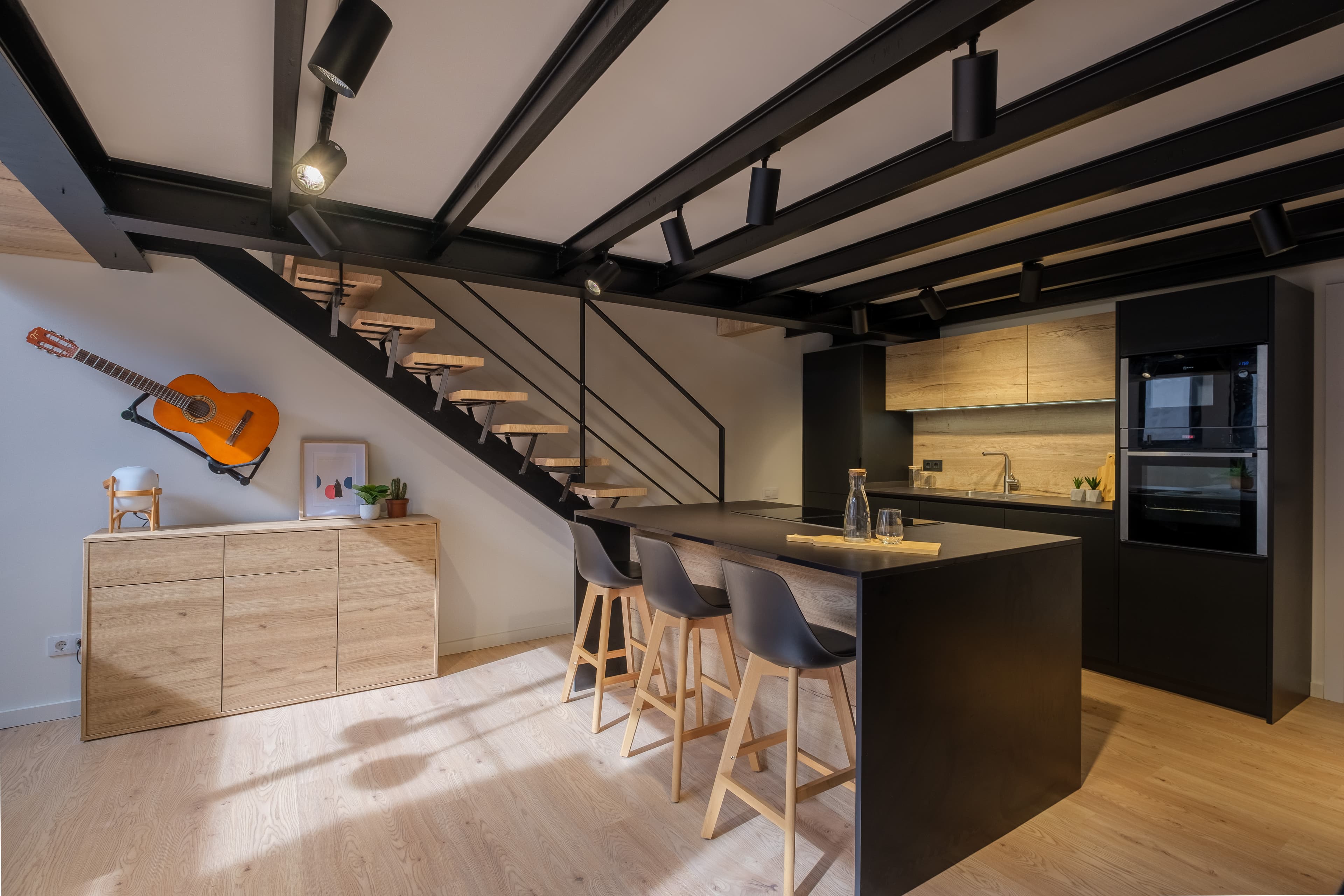 Loft con barra de cocina